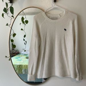 ABERCROMBIE & FITCH White Sweater